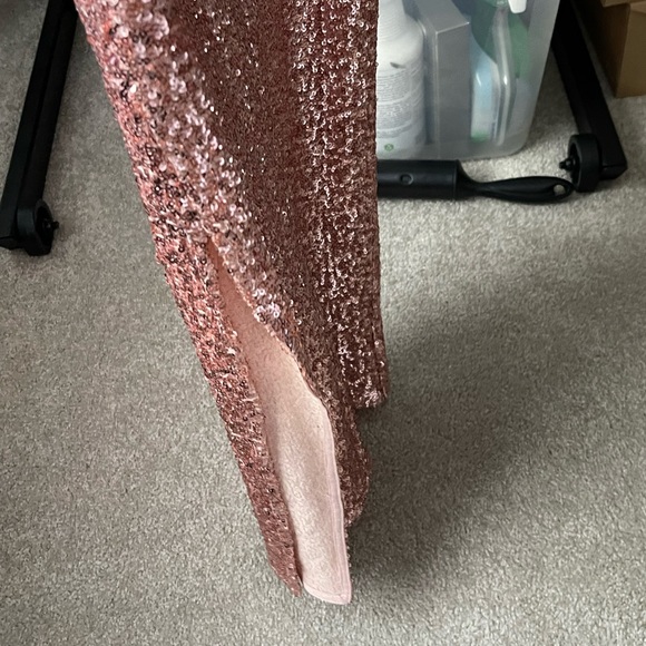 BNWT ROSE GOLD SEQUIN DRESS FROM ASOS - Picture 4 of 4